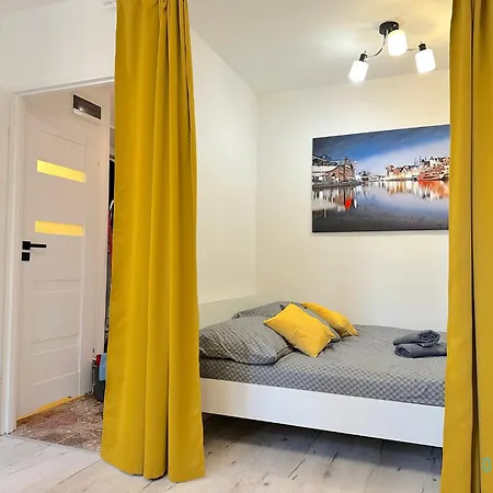 Honey Apartment- Cozy Retreat, 10 Minutes To Old Town Apartament *