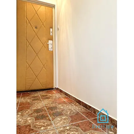 Honey Apartment- Cozy Retreat, 10 Minutes To Old Town Apartament *
